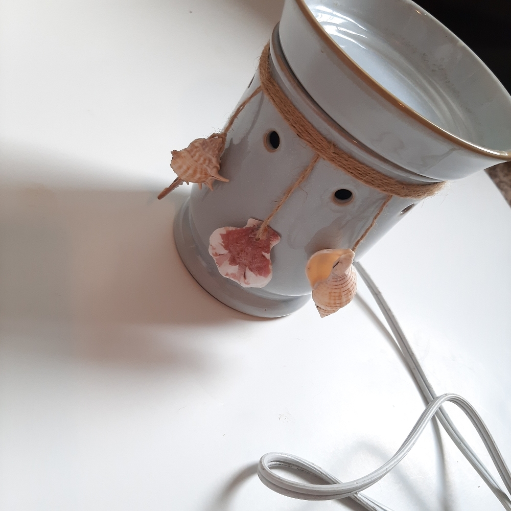 BOGO🌻 Scentsy plug in wax warmer light blue seashell beach light up